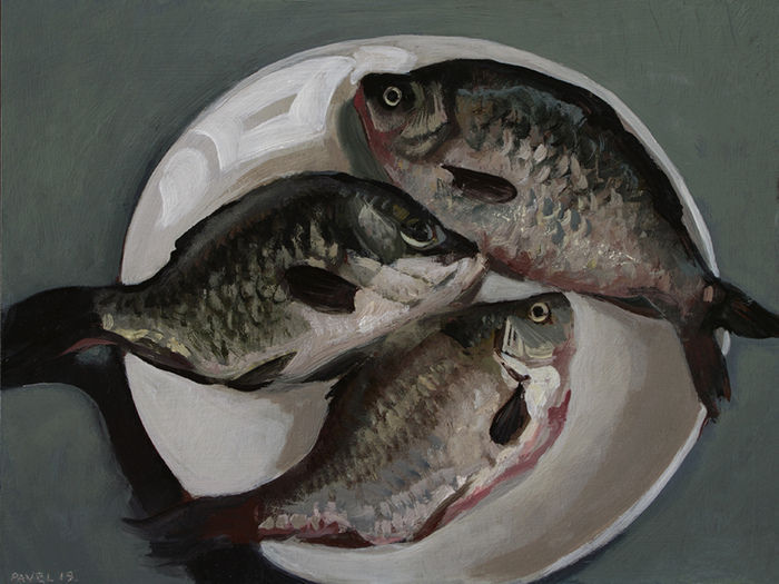 2474 - Drei Fische auf weißem Teller