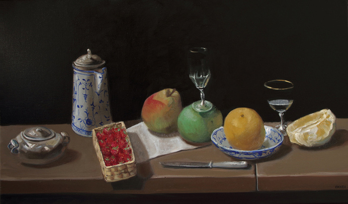 2703 - Blauweißer Porzellankrug mit Obst und Gläsern