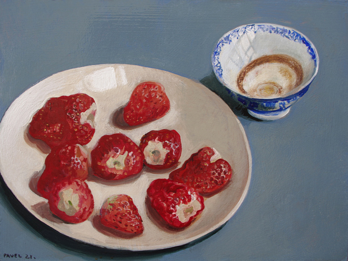 2722 - Erdbeeren auf weißem Teller mit blauweißem Schälchen