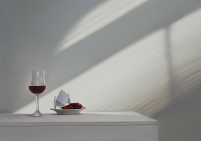 Edite Grinberga: Weinglas mit Papier, 2015