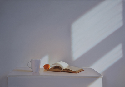 Edite Grinberga: Weisse Tasse mit Mandarine, 2025